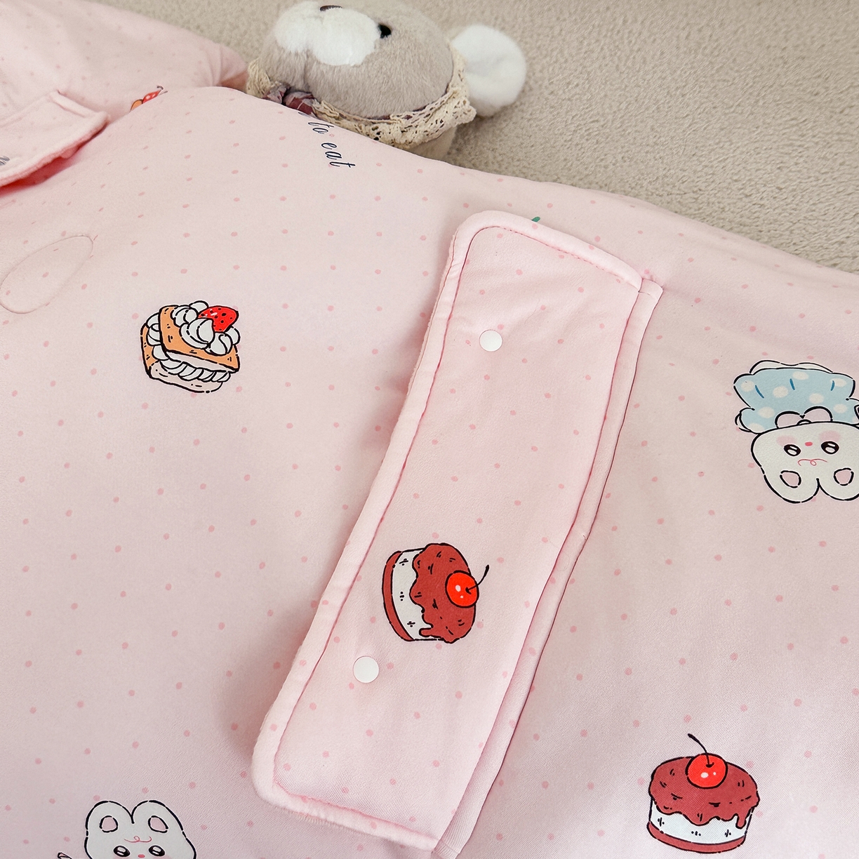 91家纺网 家纺一手货源 找家纺 小芽家居 2026新款儿童拥抱被保暖防踢被 被子被芯 甜梦粉