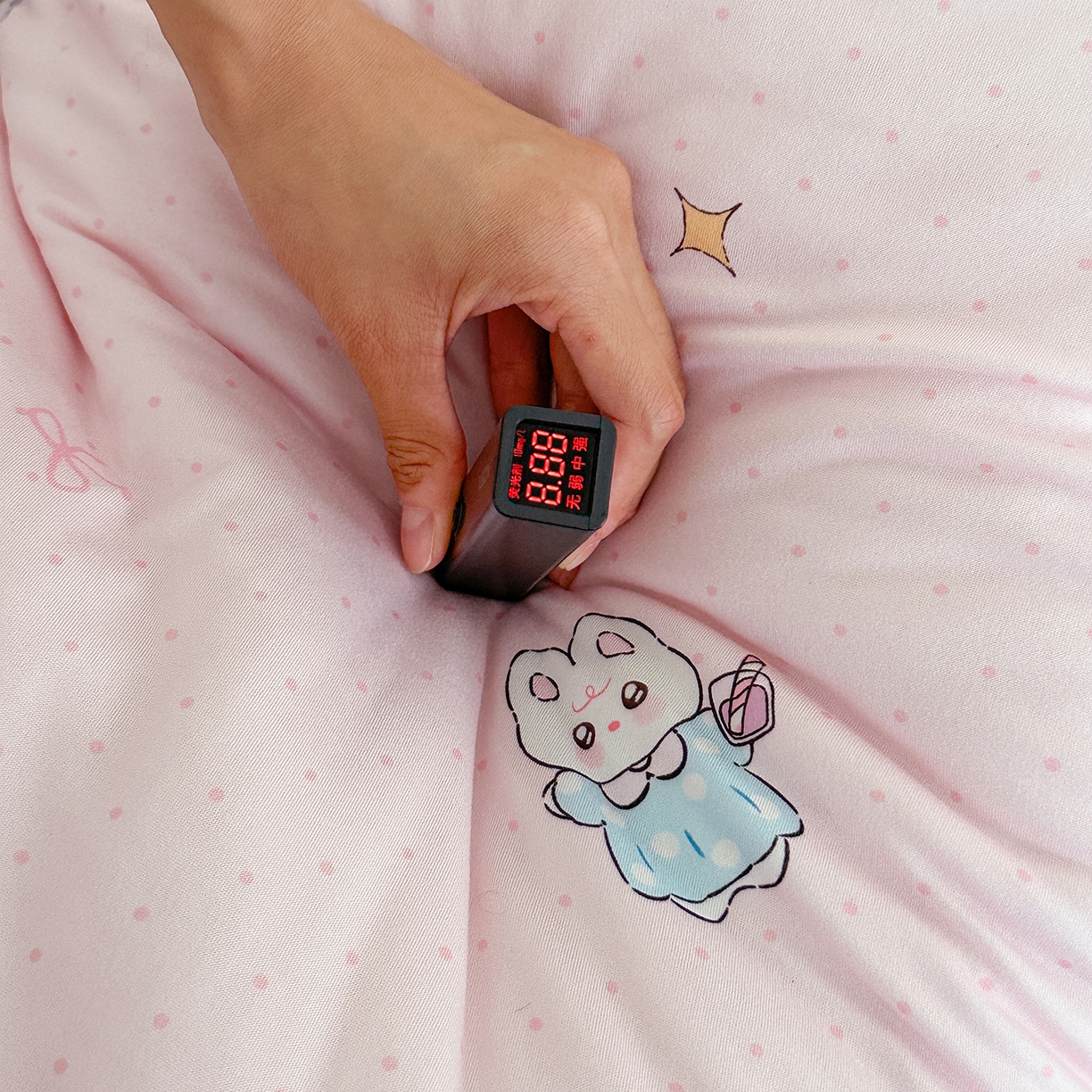 91家纺网 家纺一手货源 找家纺 小芽家居 2026新款儿童拥抱被保暖防踢被 被子被芯 甜梦粉