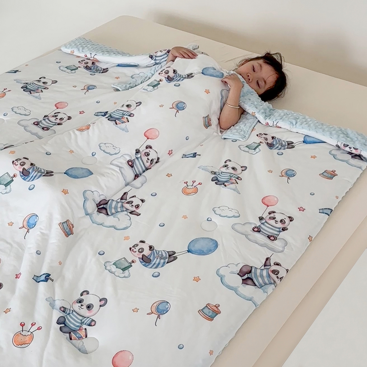 91家纺网 家纺一手货源 找家纺 小芽家居 2026新款儿童拥抱被保暖防踢被 被子被芯 熊猫乐园