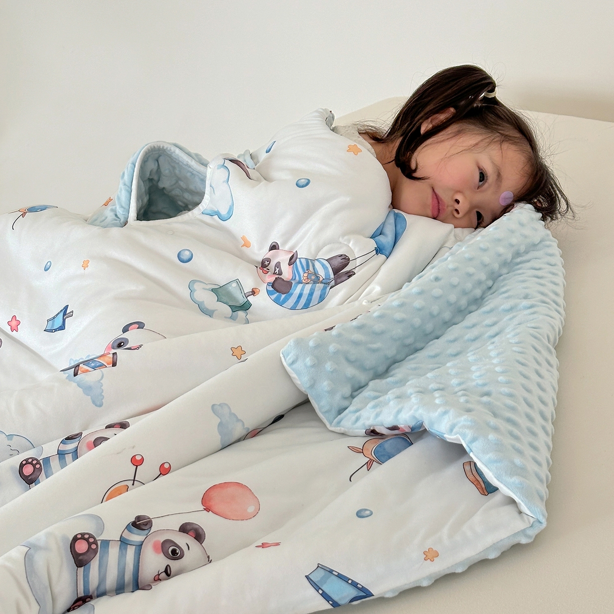 91家纺网 家纺一手货源 找家纺 小芽家居 2026新款儿童拥抱被保暖防踢被 被子被芯 熊猫乐园