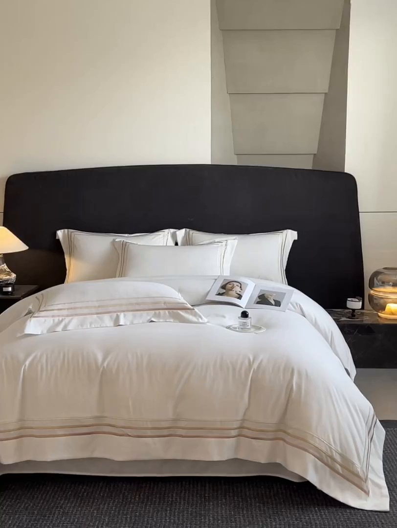 91家纺网 家纺一手货源 找家纺 苏源家居 2026新款酒店风磨毛大拼角绣花轻奢四件套-玄律 玄律-白色