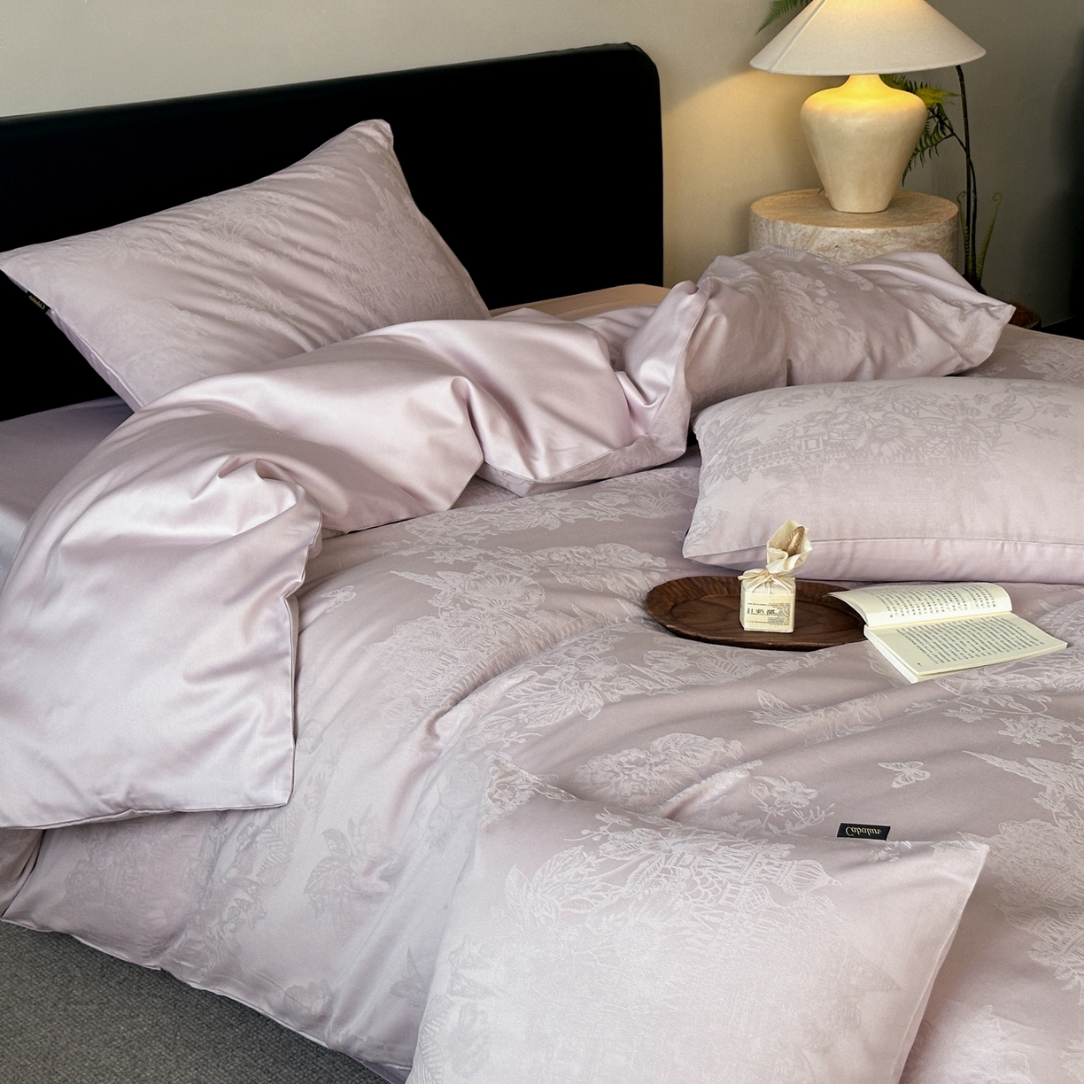 91家纺网 家纺一手货源 找家纺 卡巴伦家纺 2026新款全棉纯棉厚织提花四件套 梵可-浪漫紫