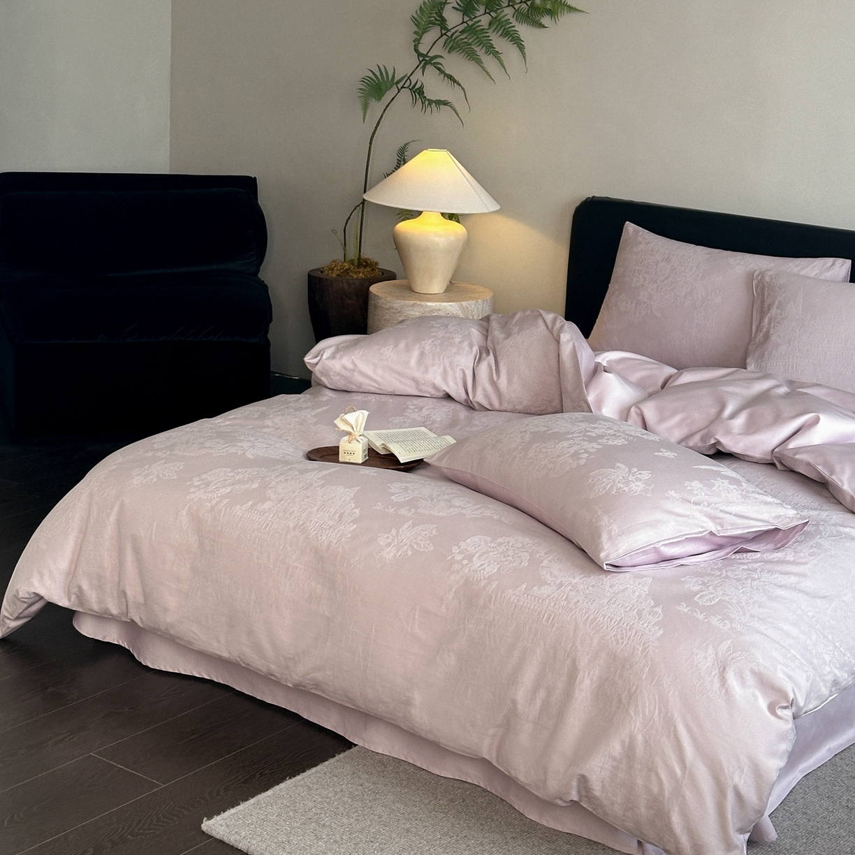 91家纺网 家纺一手货源 找家纺 卡巴伦家纺 2026新款全棉纯棉厚织提花四件套 梵可-浪漫紫