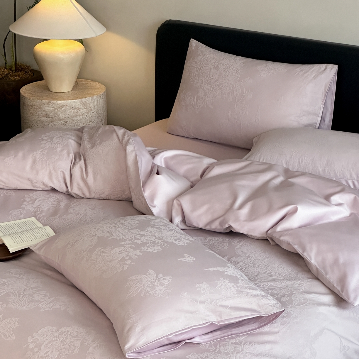 91家纺网 家纺一手货源 找家纺 卡巴伦家纺 2026新款全棉纯棉厚织提花四件套 梵可-浪漫紫