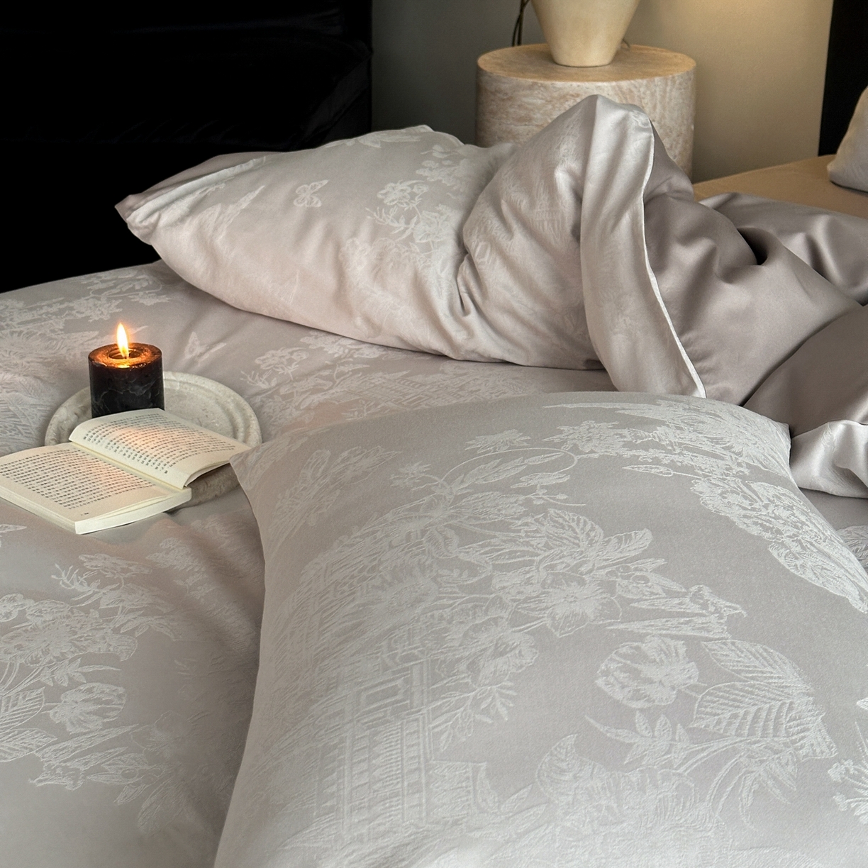 91家纺网 家纺一手货源 找家纺 卡巴伦家纺 2026新款全棉纯棉厚织提花四件套 梵可-中性灰