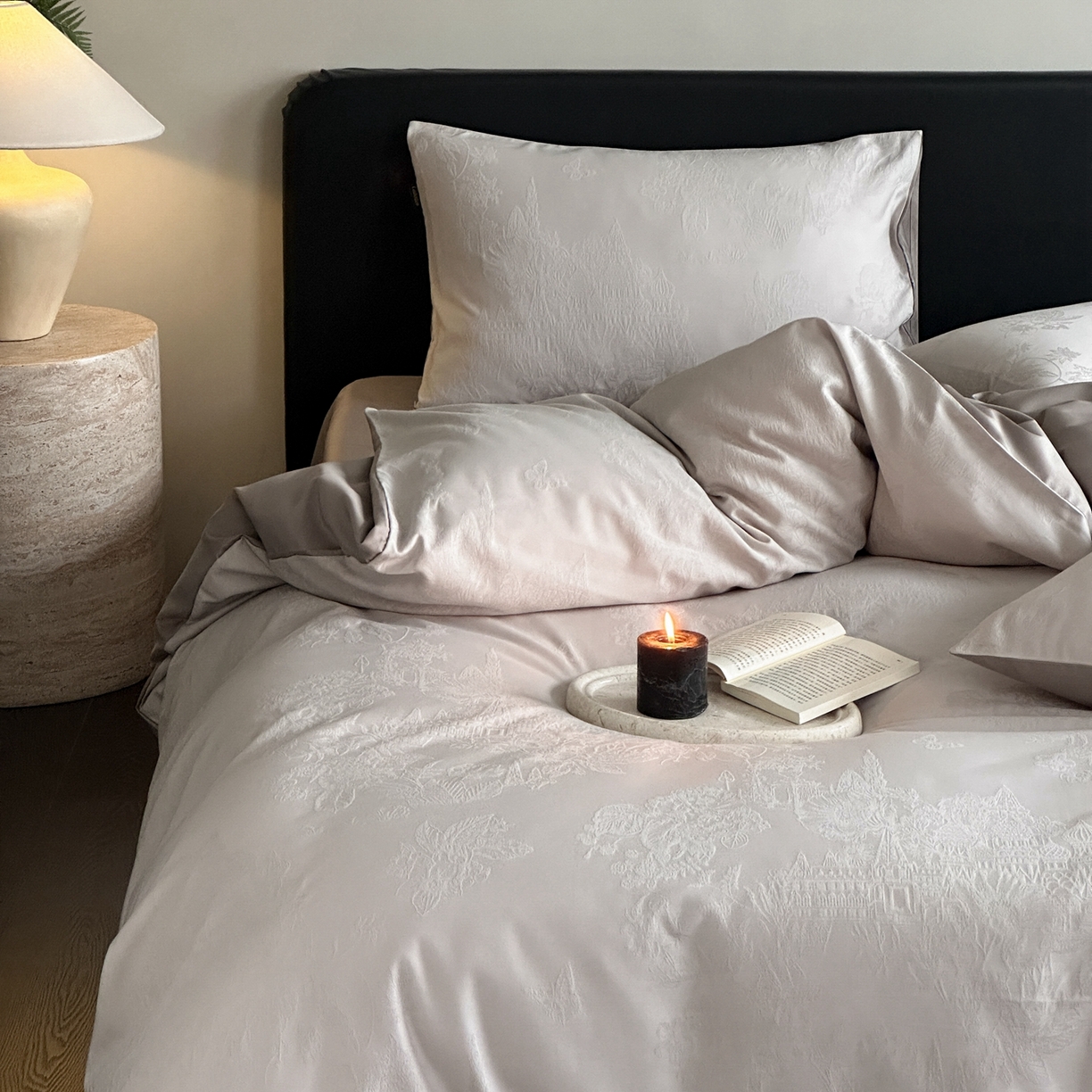 91家纺网 家纺一手货源 找家纺 卡巴伦家纺 2026新款全棉纯棉厚织提花四件套 梵可-中性灰