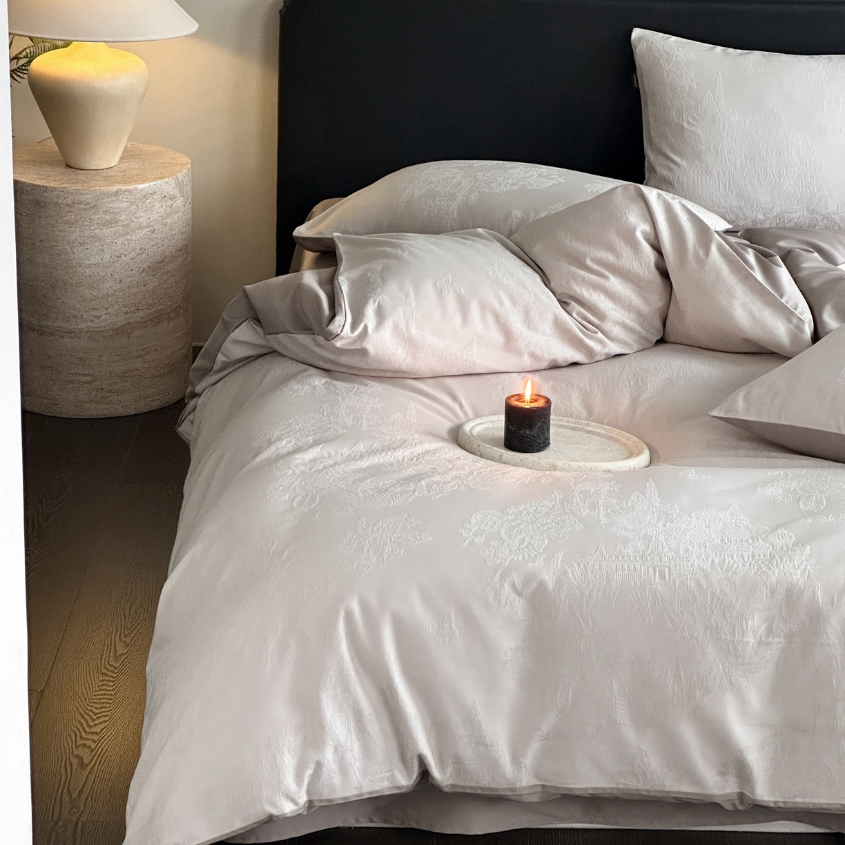 91家纺网 家纺一手货源 找家纺 卡巴伦家纺 2026新款全棉纯棉厚织提花四件套 梵可-中性灰