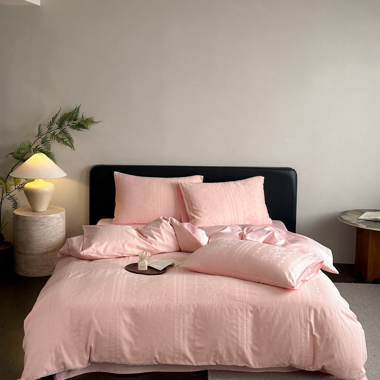 91家纺网 家纺一手货源 找家纺 卡巴伦家纺 2026新款全棉纯棉厚织提花四件套 花弄影-粉