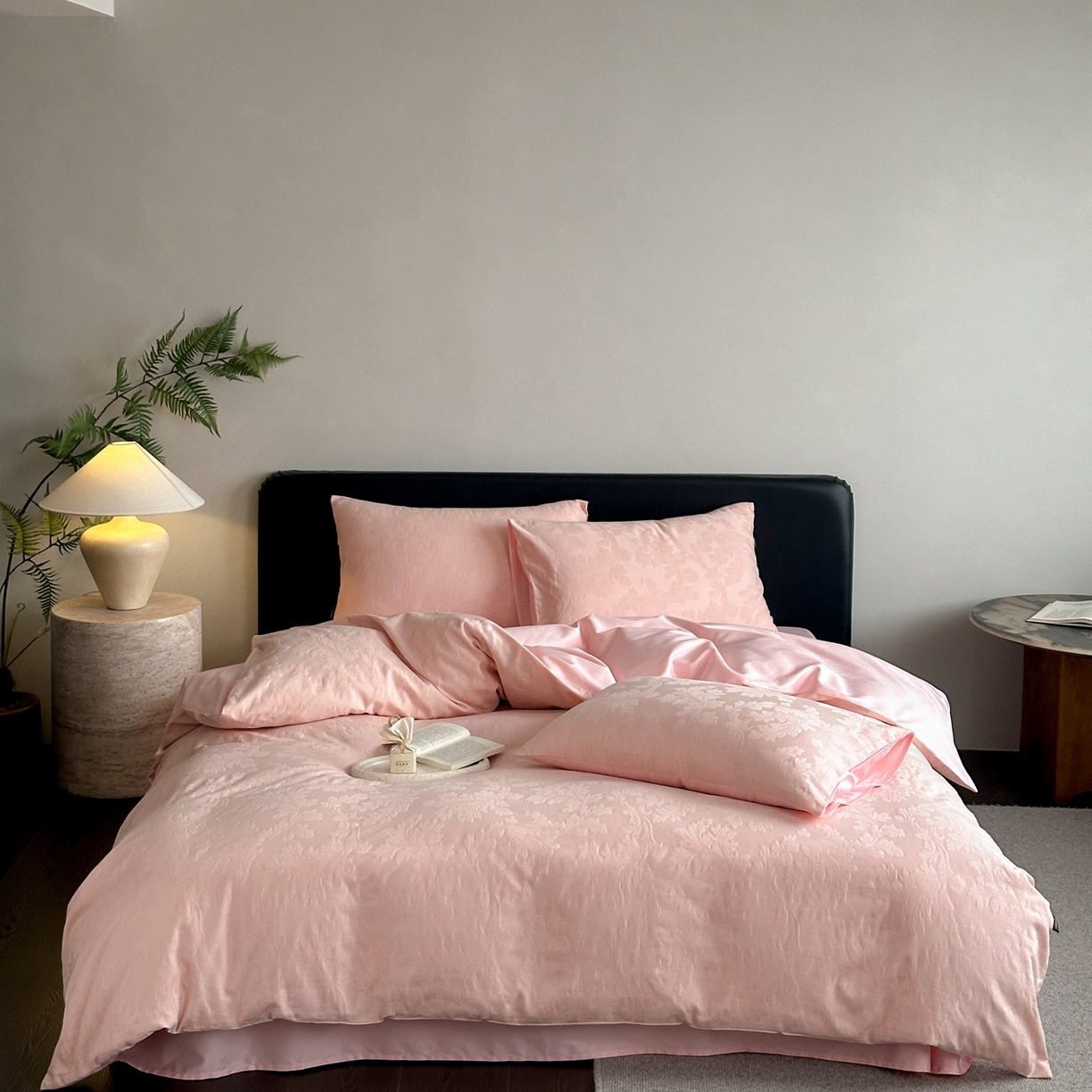 91家纺网 家纺一手货源 找家纺 卡巴伦家纺 2026新款全棉纯棉厚织提花四件套 卷叶花-粉