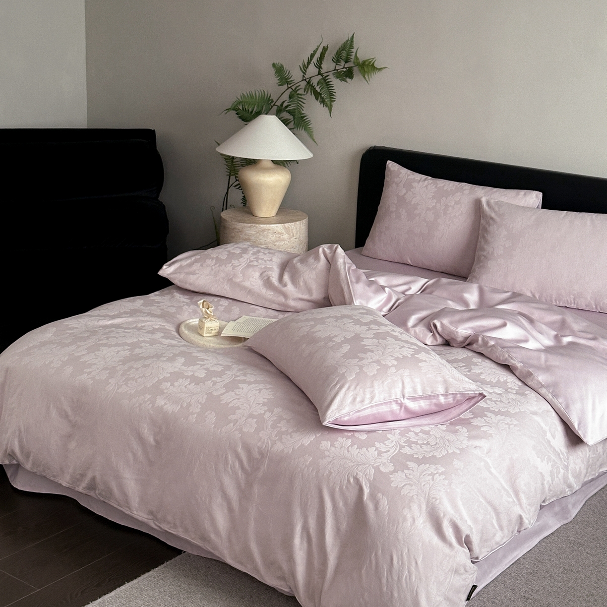 91家纺网 家纺一手货源 找家纺 卡巴伦家纺 2026新款全棉纯棉厚织提花四件套 卷叶花-浪漫紫