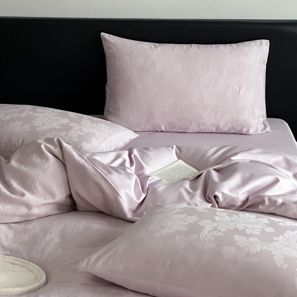 91家纺网 家纺一手货源 找家纺 卡巴伦家纺 2026新款全棉纯棉厚织提花四件套 卷叶花-浪漫紫