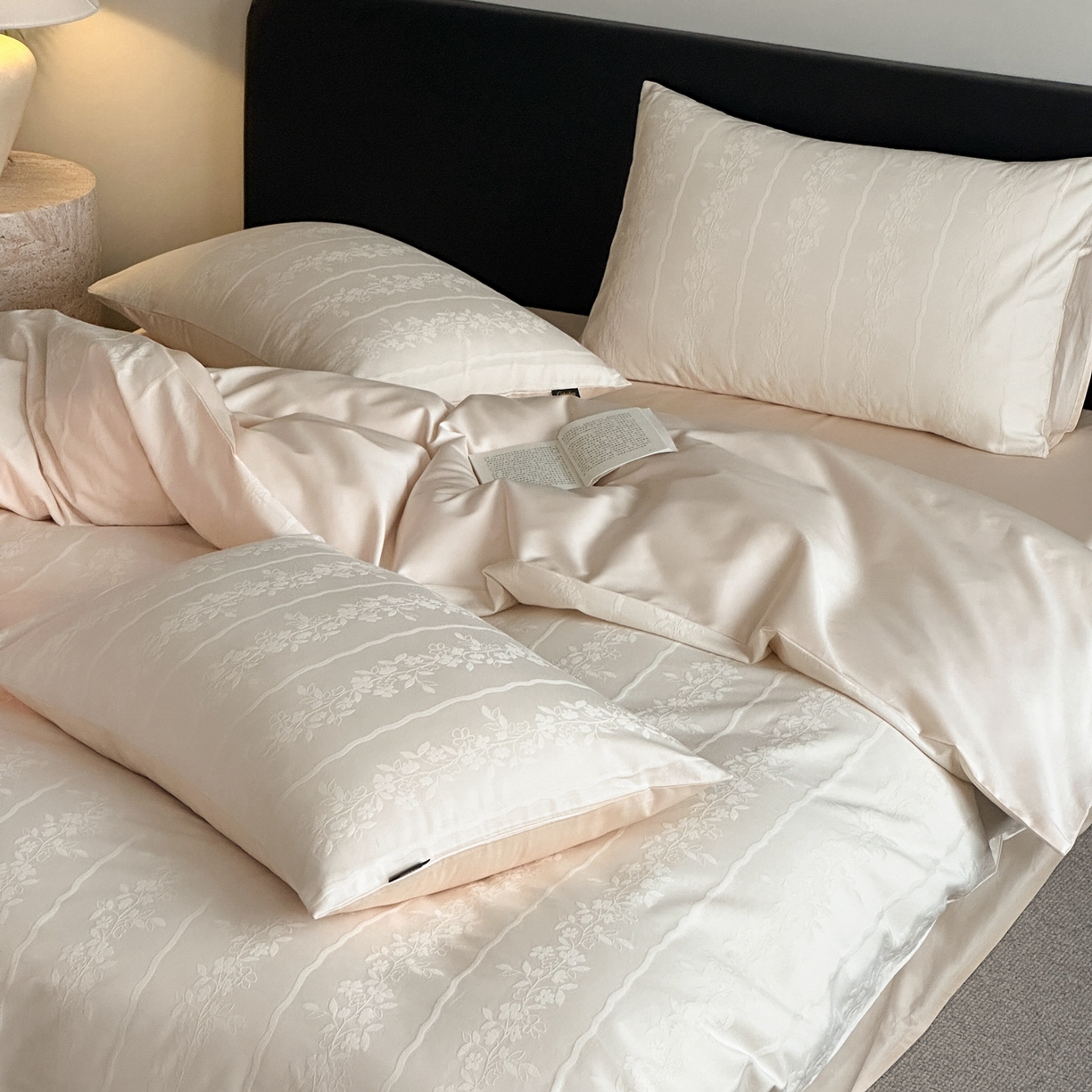 91家纺网 家纺一手货源 找家纺 卡巴伦家纺 2026新款全棉纯棉厚织提花四件套 曼柔-香槟