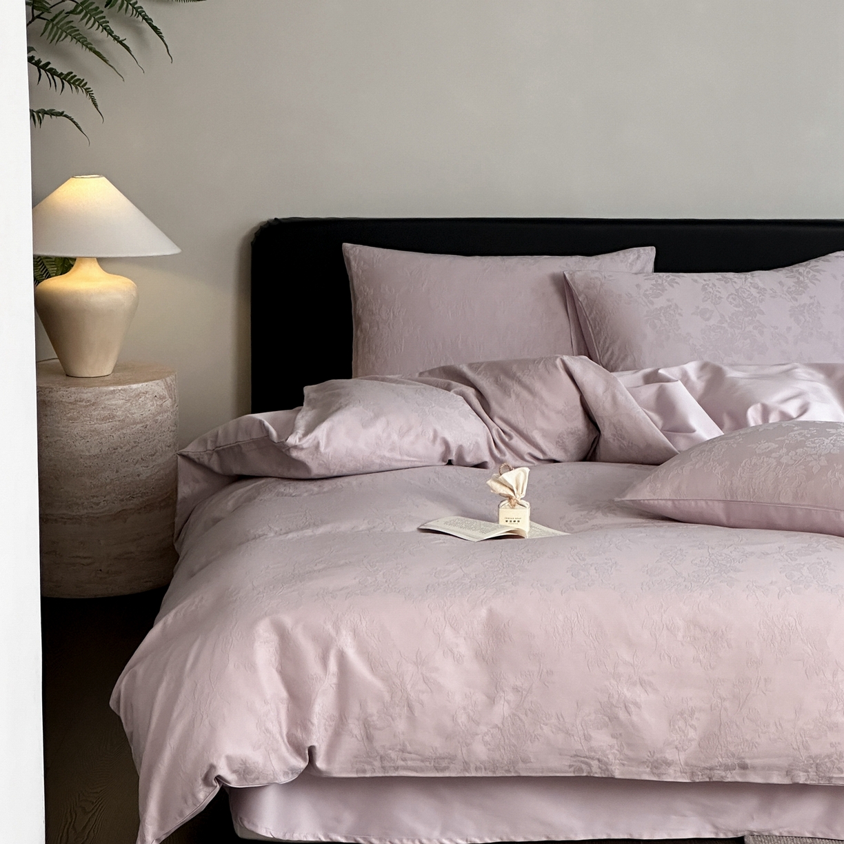 91家纺网 家纺一手货源 找家纺 卡巴伦家纺 2026新款全棉纯棉厚织提花四件套 那年花开-浪漫紫