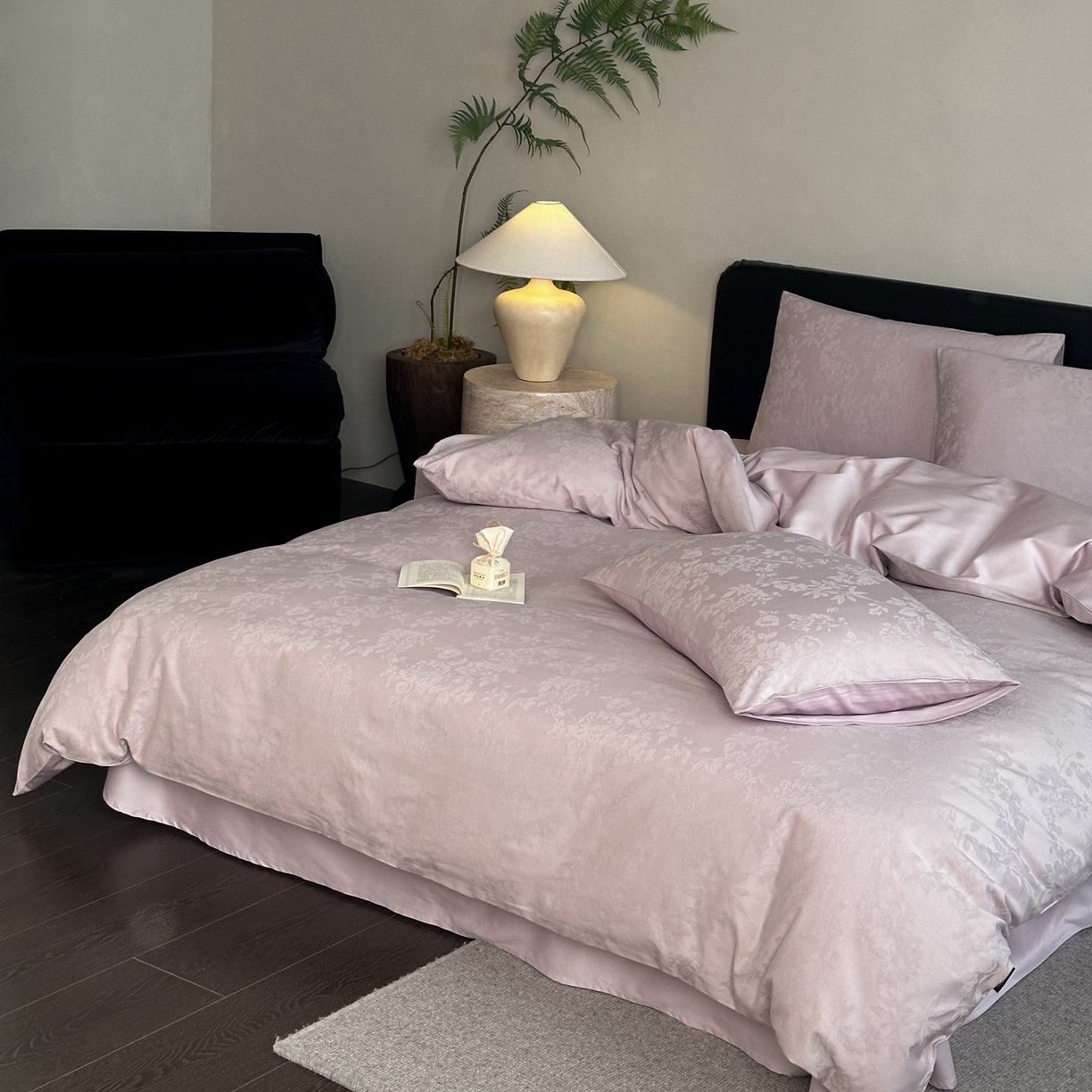 91家纺网 家纺一手货源 找家纺 卡巴伦家纺 2026新款全棉纯棉厚织提花四件套 那年花开-浪漫紫