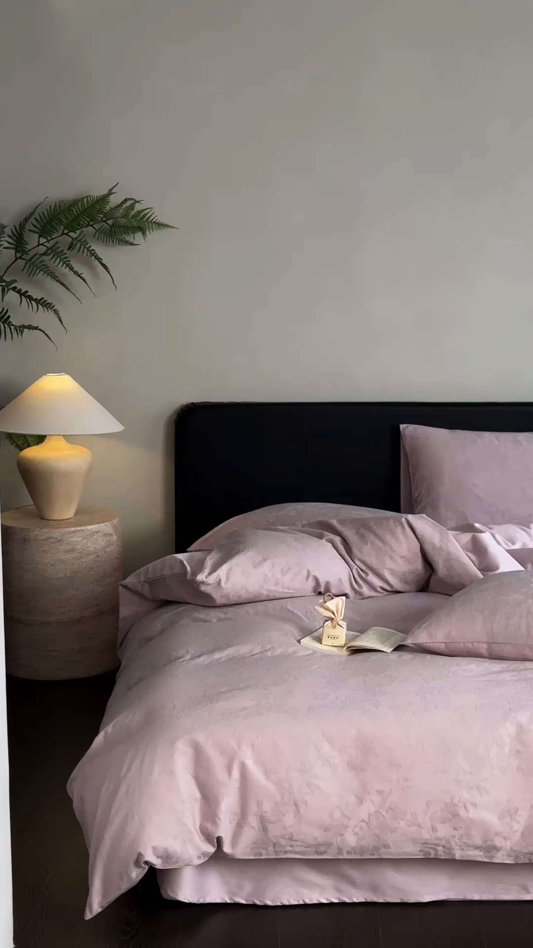 91家纺网 家纺一手货源 找家纺 卡巴伦家纺 2026新款全棉纯棉厚织提花四件套 那年花开-浪漫紫