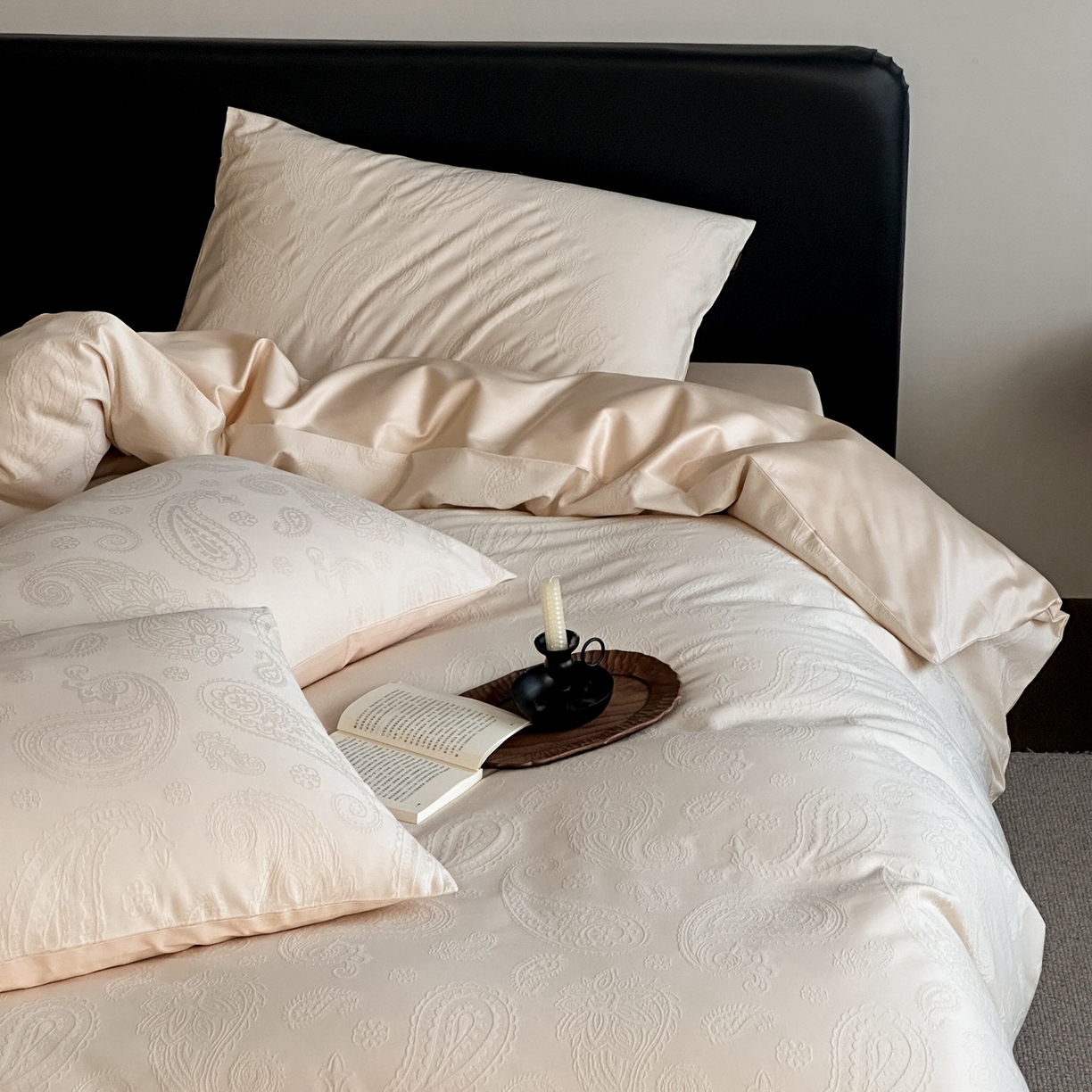 91家纺网 家纺一手货源 找家纺 卡巴伦家纺 2026新款全棉纯棉厚织提花四件套 佩斯利-奶茶