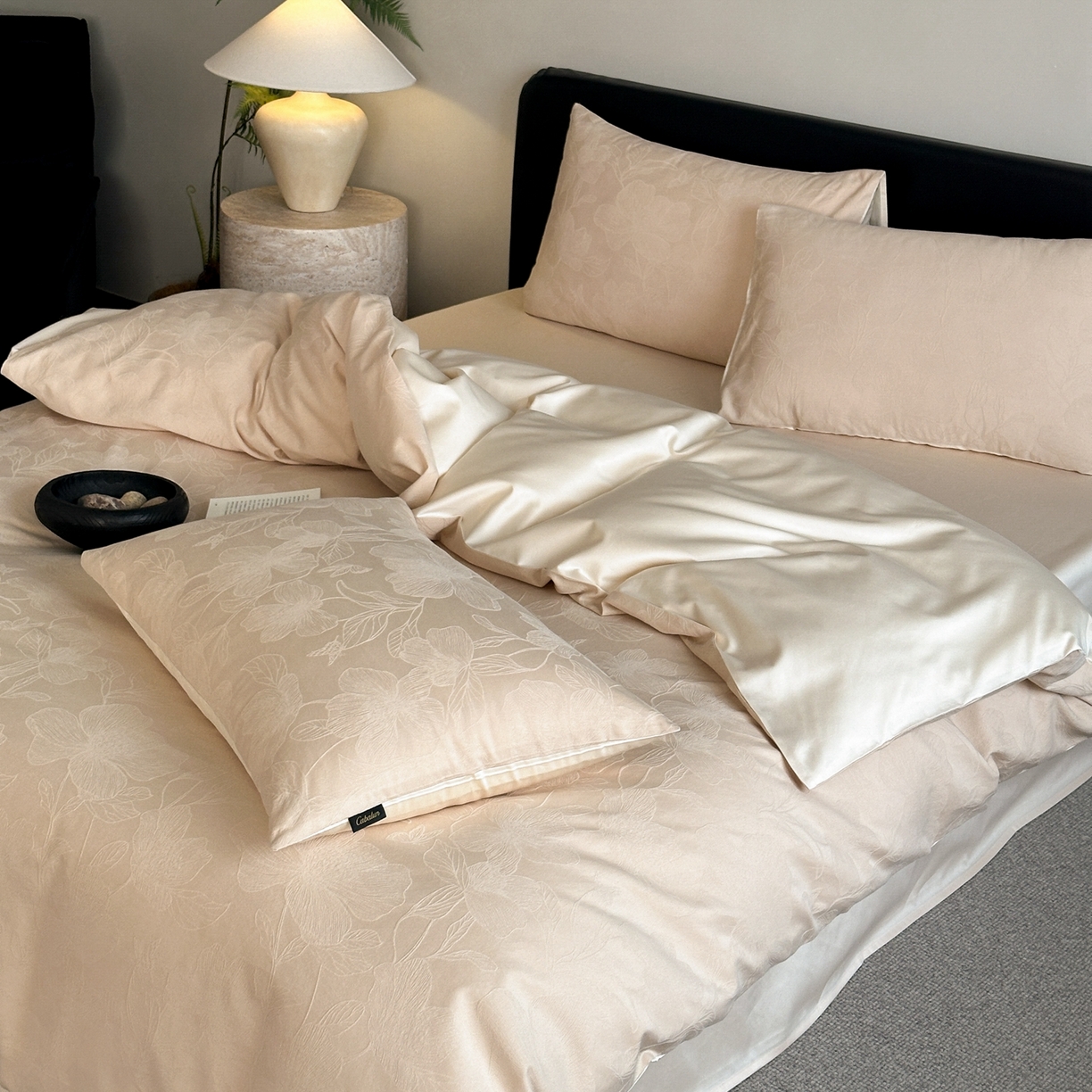 91家纺网 家纺一手货源 找家纺 卡巴伦家纺 2026新款全棉纯棉厚织提花四件套 雅初-奶茶