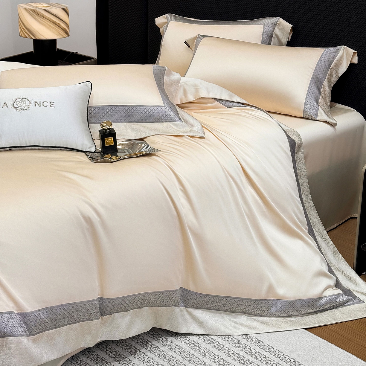 91家纺网 家纺一手货源 找家纺  2026新品高端轻奢风A类贡缎长绒棉四件套纯棉重工刺绣被套床单高级感床笠床上用品-格拉芙 格拉芙-柔杏