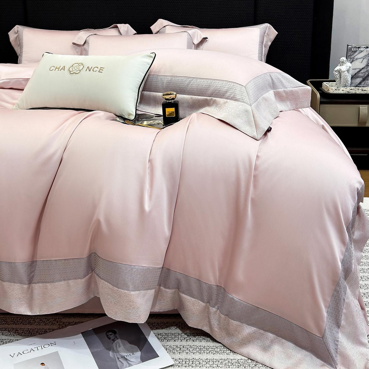 91家纺网 家纺一手货源 找家纺  2026新款高端轻奢风A类贡缎长绒棉四件套纯棉重工刺绣被套床单高级感床笠床上用品 格拉芙-芸粉