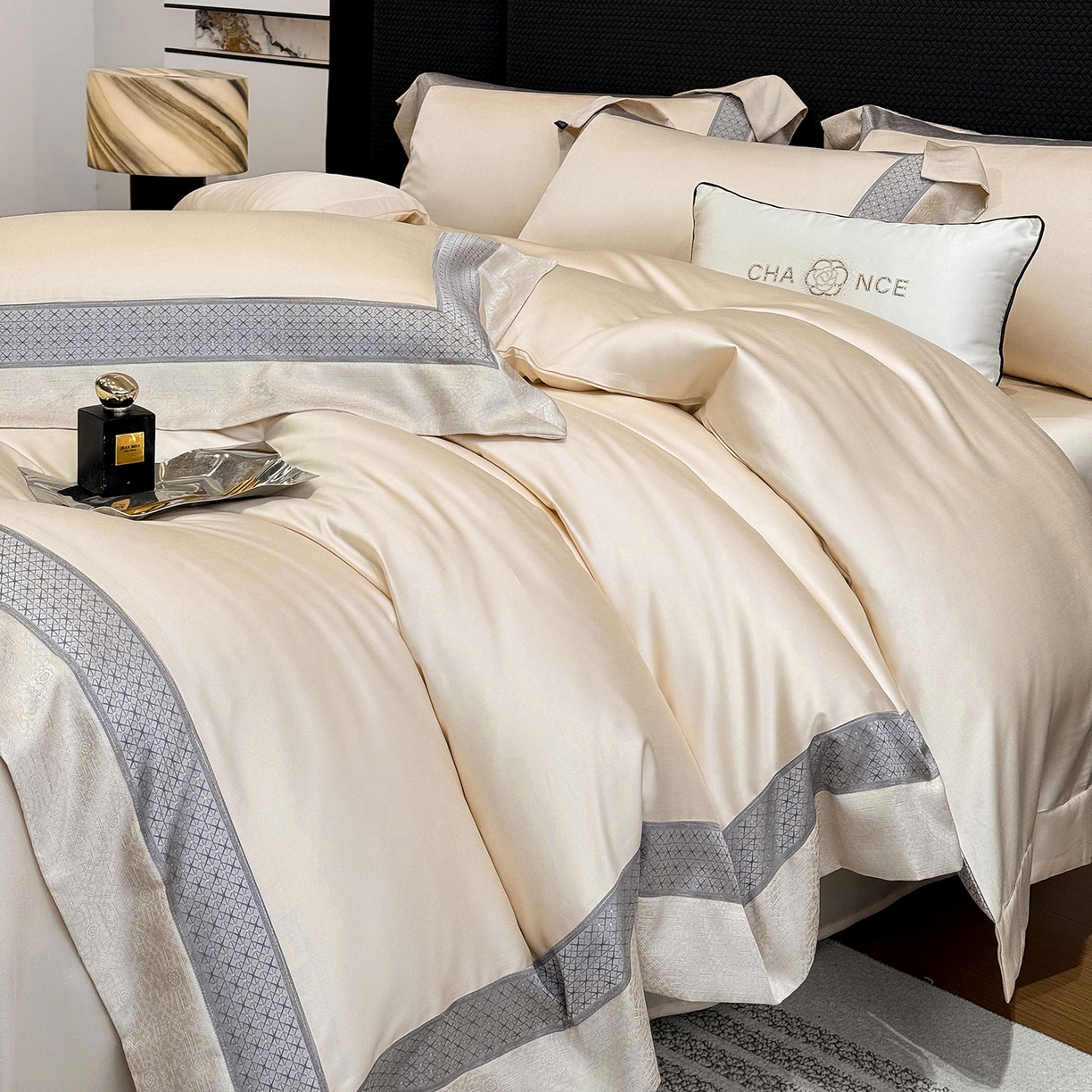 91家纺网 家纺一手货源 找家纺  2026新款高端轻奢风A类贡缎长绒棉四件套纯棉重工刺绣被套床单高级感床笠床上用品 格拉芙-柔杏