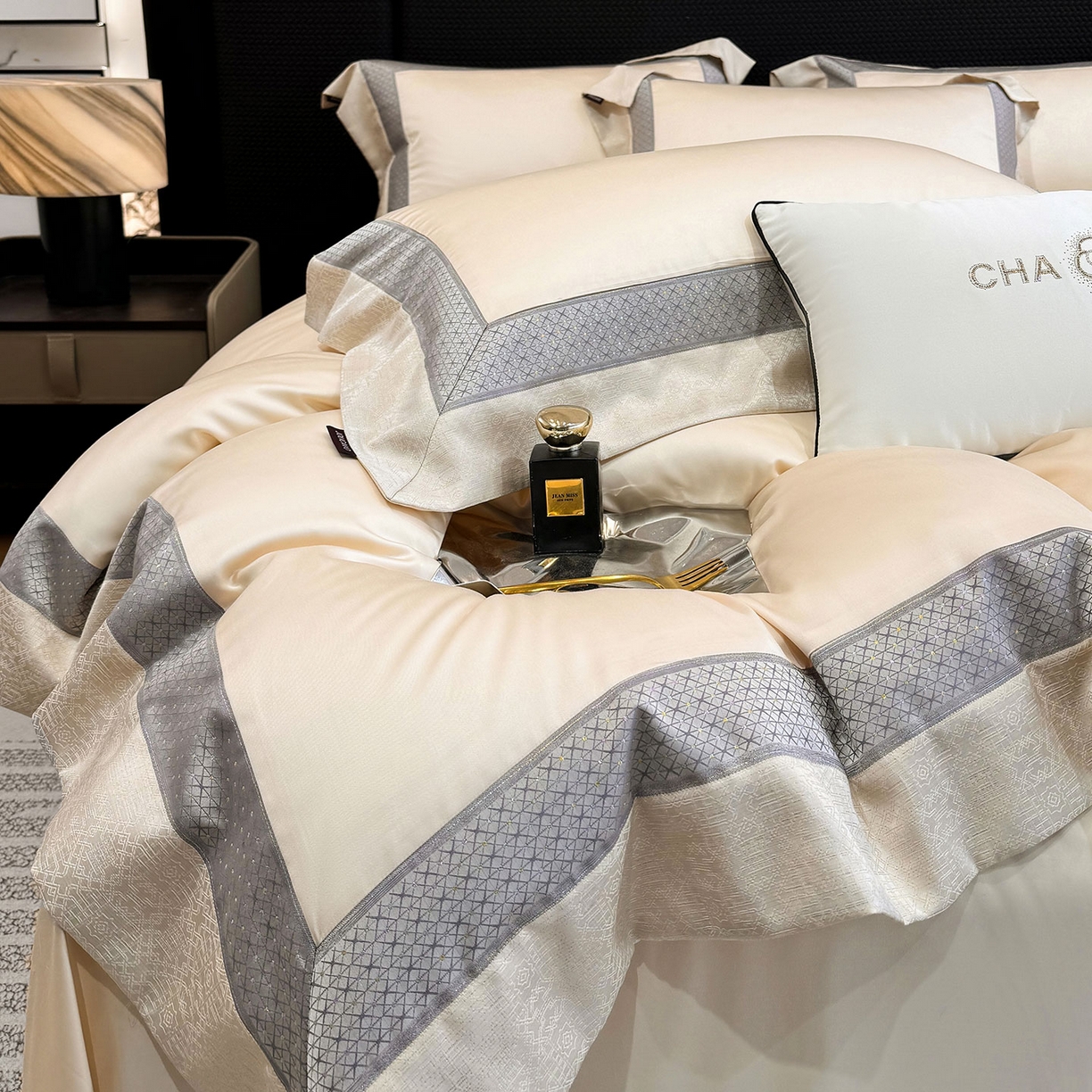 91家纺网 家纺一手货源 找家纺  2026新款高端轻奢风A类贡缎长绒棉四件套纯棉重工刺绣被套床单高级感床笠床上用品 格拉芙-柔杏