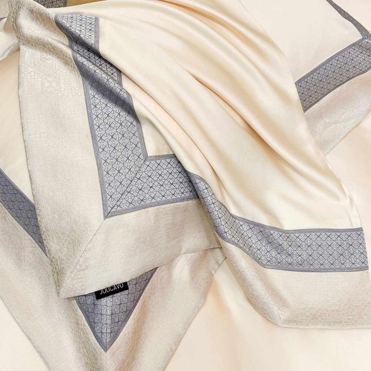 91家纺网 家纺一手货源 找家纺  2026新款高端轻奢风A类贡缎长绒棉四件套纯棉重工刺绣被套床单高级感床笠床上用品 格拉芙-柔杏