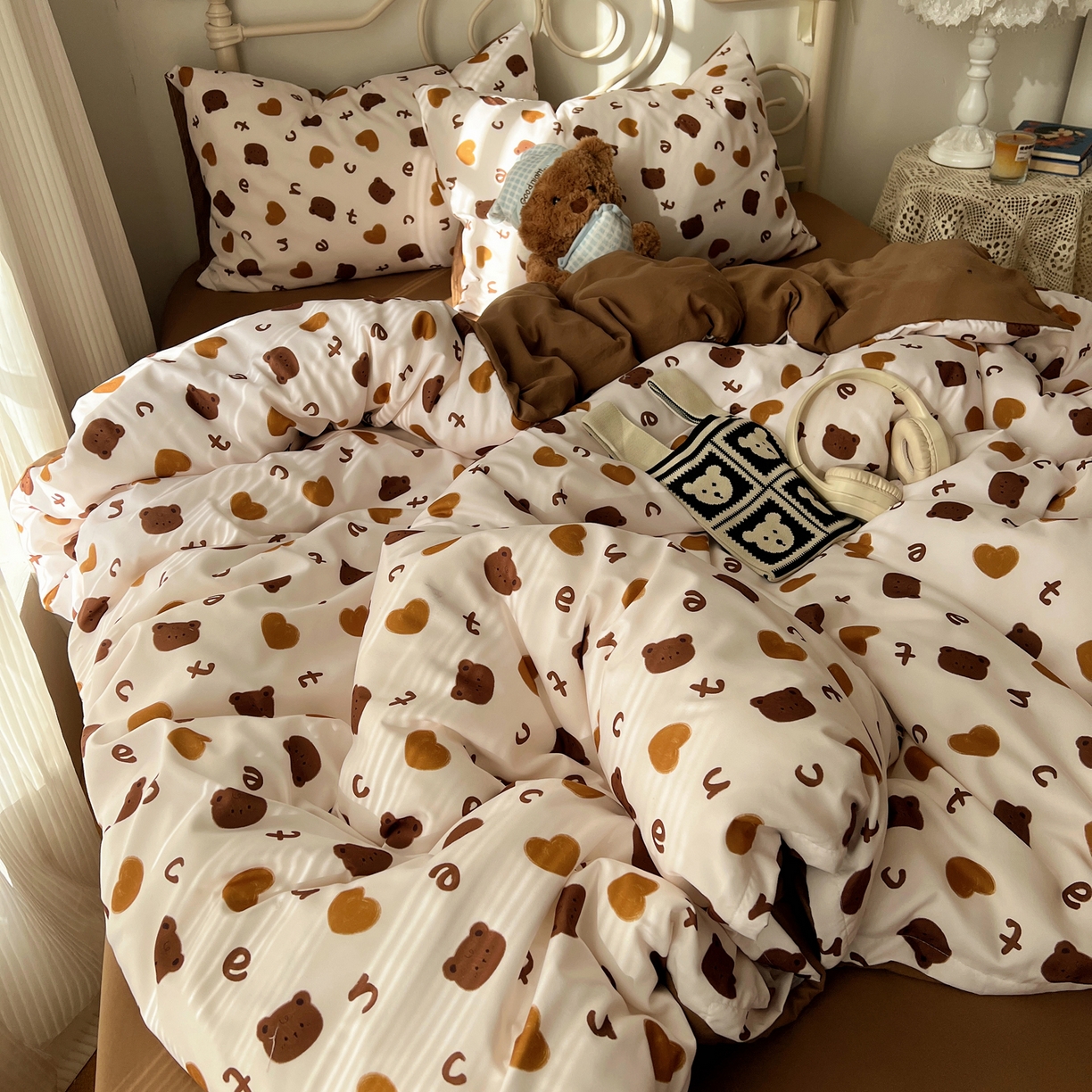 91家纺网 家纺一手货源 找家纺 繁花家居 2026简单款水洗棉四件套学生床三件套 咖心小熊