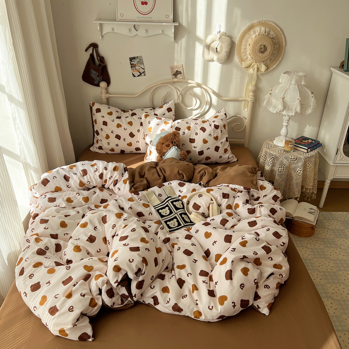 91家纺网 家纺一手货源 找家纺 繁花家居 2026简单款水洗棉四件套学生床三件套 咖心小熊