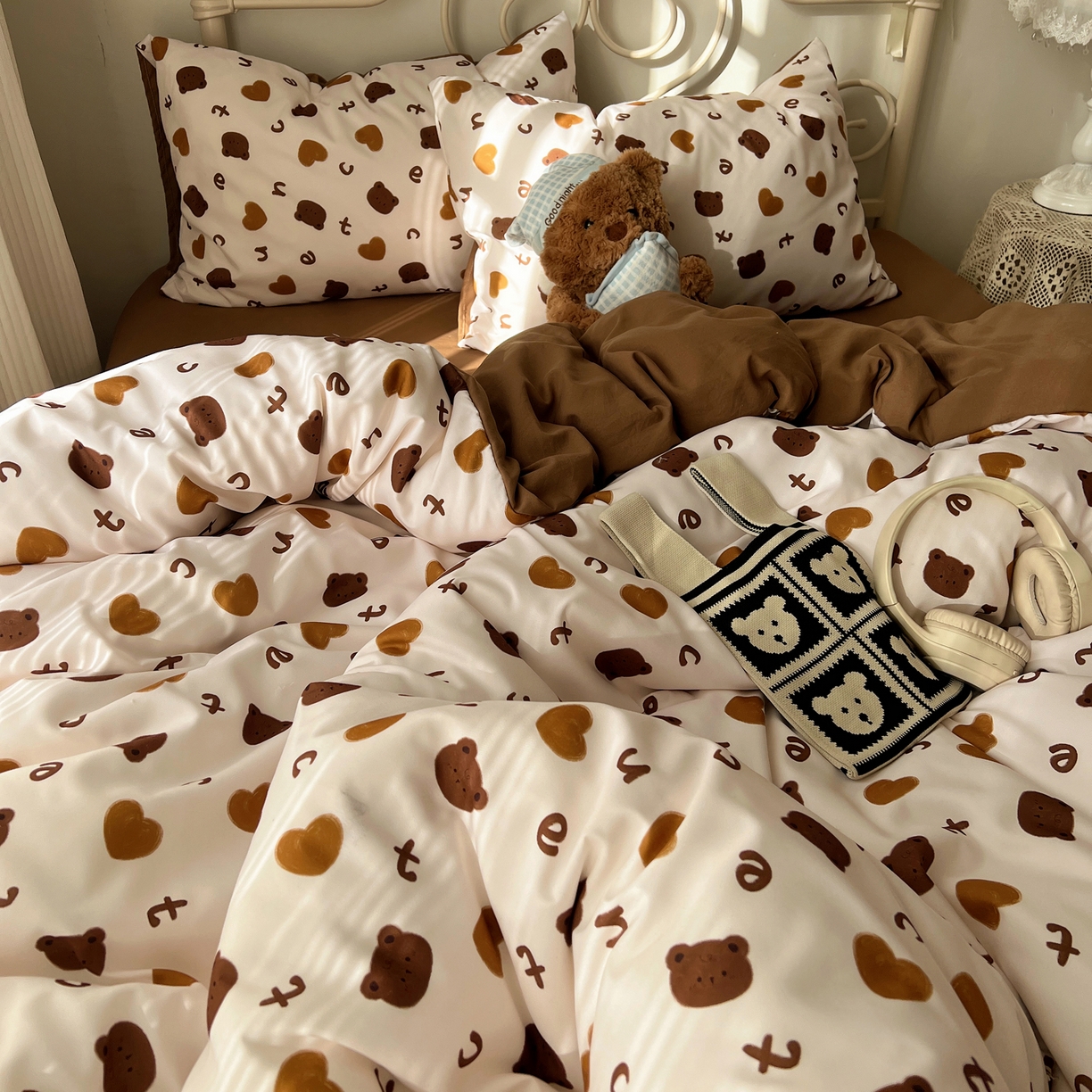 91家纺网 家纺一手货源 找家纺 繁花家居 2026简单款水洗棉四件套学生床三件套 咖心小熊