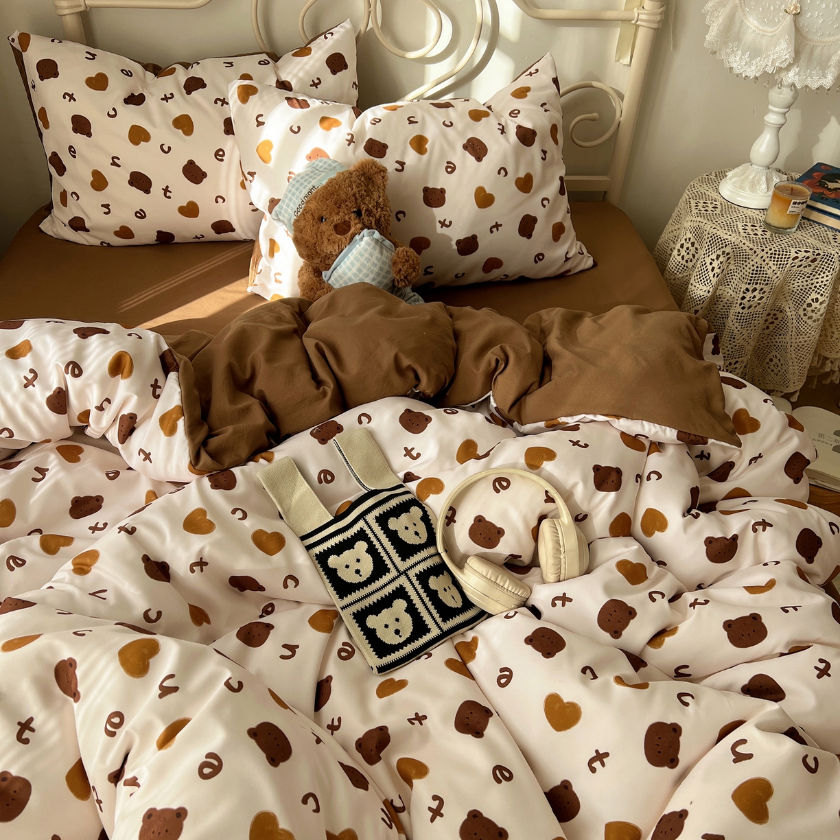 91家纺网 家纺一手货源 找家纺 繁花家居 2026简单款水洗棉四件套学生床三件套 咖心小熊