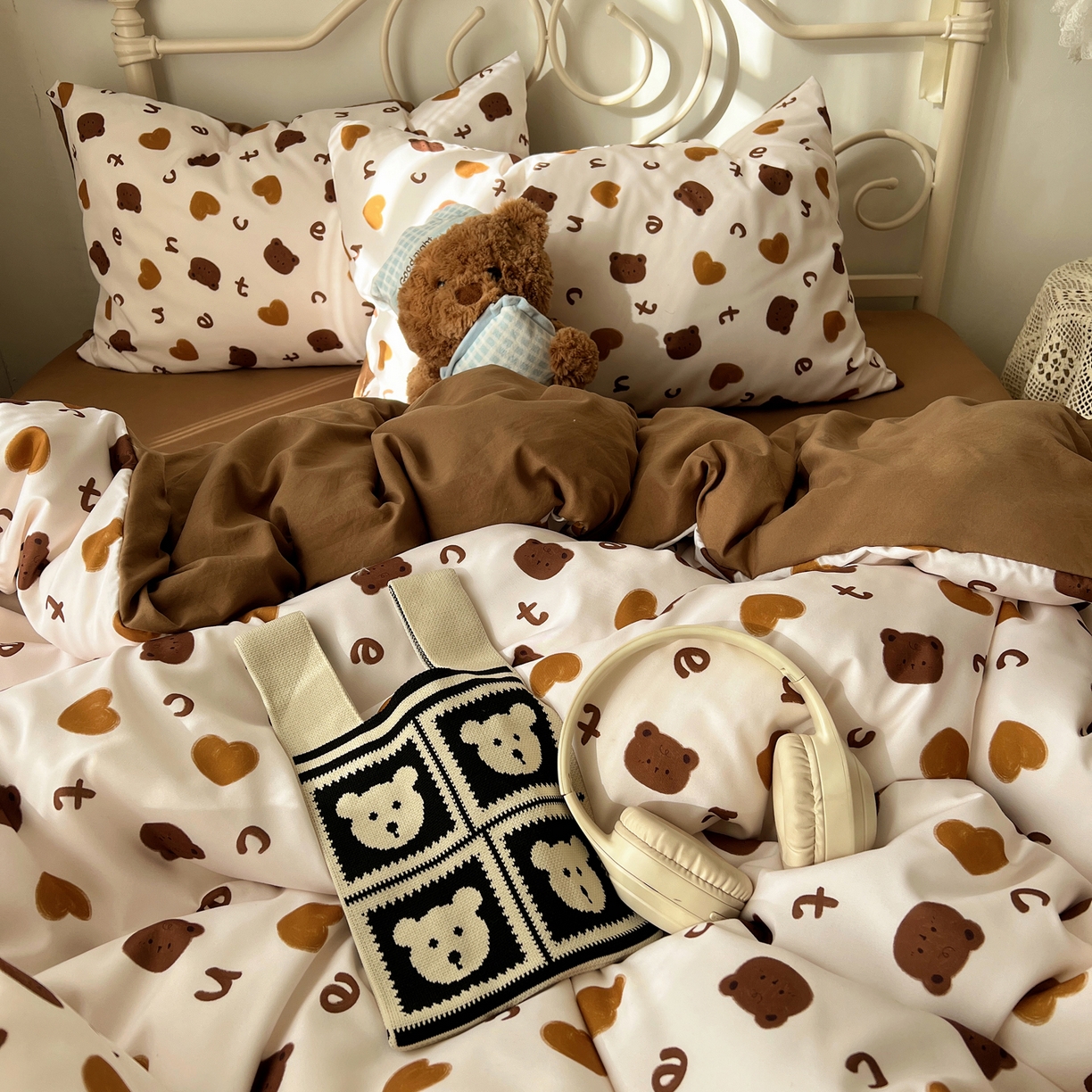 91家纺网 家纺一手货源 找家纺 繁花家居 2026简单款水洗棉四件套学生床三件套 咖心小熊