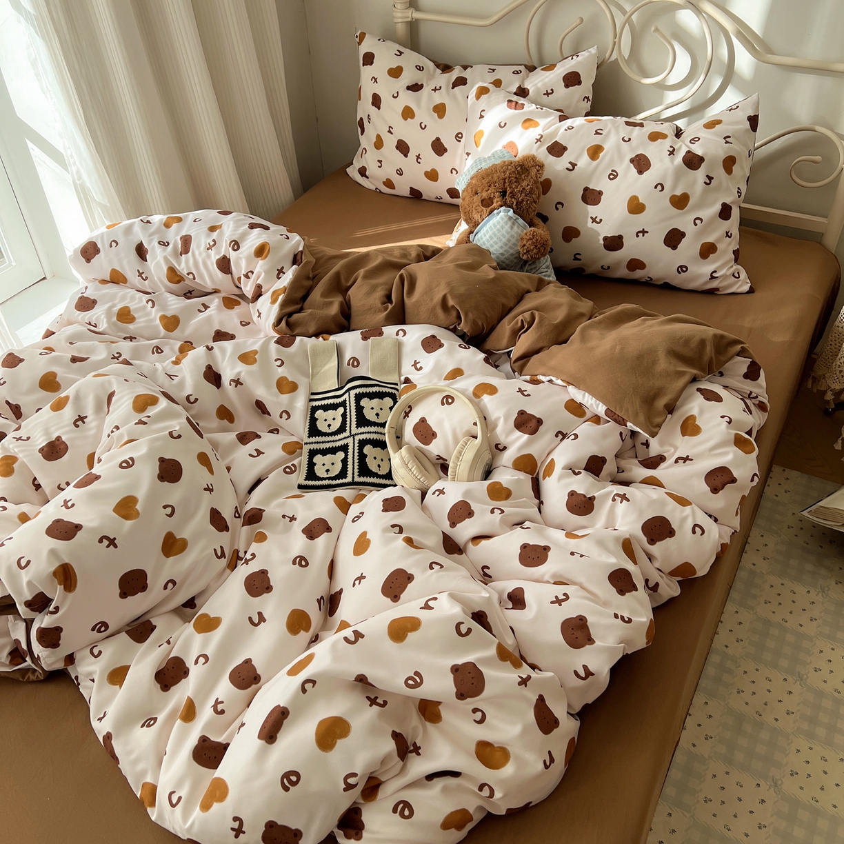 91家纺网 家纺一手货源 找家纺 繁花家居 2026简单款水洗棉四件套学生床三件套 咖心小熊