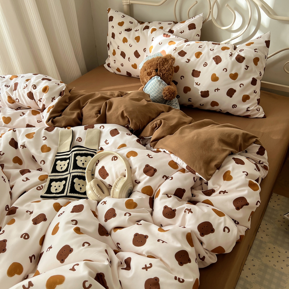 91家纺网 家纺一手货源 找家纺 繁花家居 2026简单款水洗棉四件套学生床三件套 咖心小熊