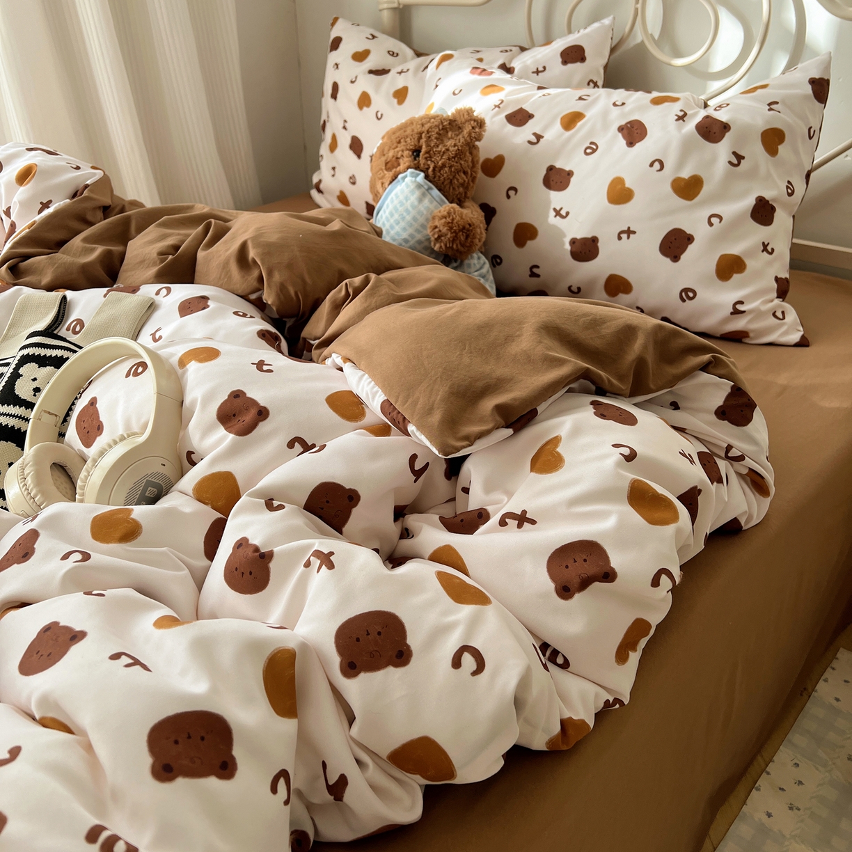 91家纺网 家纺一手货源 找家纺 繁花家居 2026简单款水洗棉四件套学生床三件套 咖心小熊