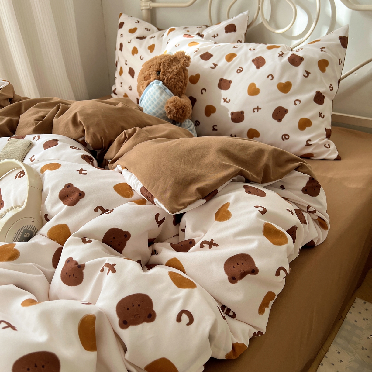 91家纺网 家纺一手货源 找家纺 繁花家居 2026简单款水洗棉四件套学生床三件套 咖心小熊