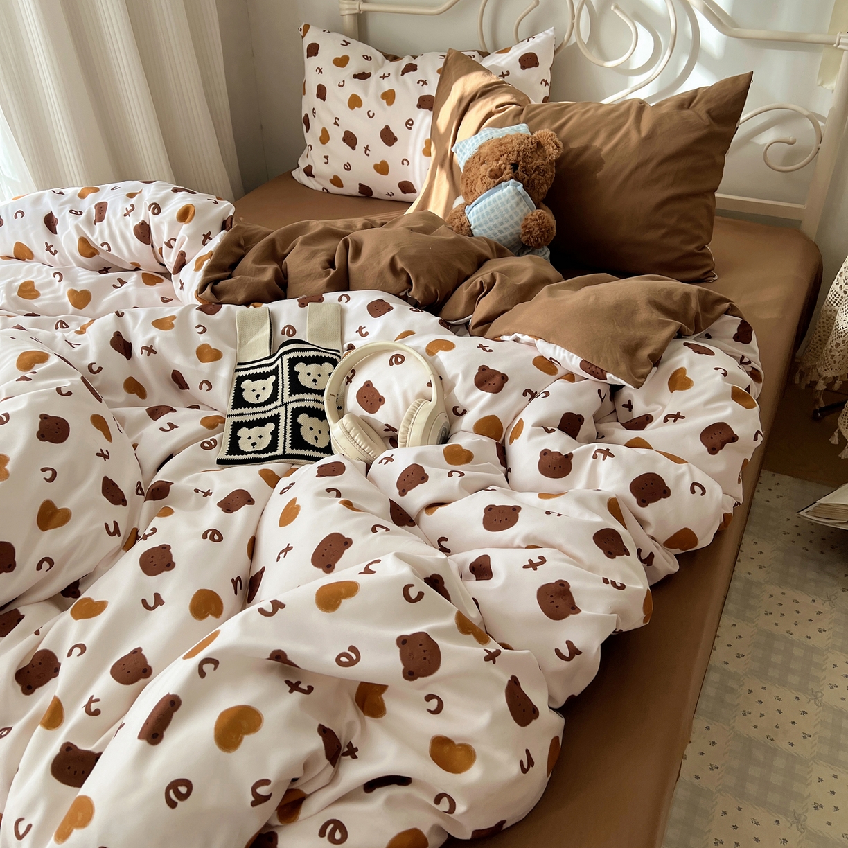 91家纺网 家纺一手货源 找家纺 繁花家居 2026简单款水洗棉四件套学生床三件套 咖心小熊