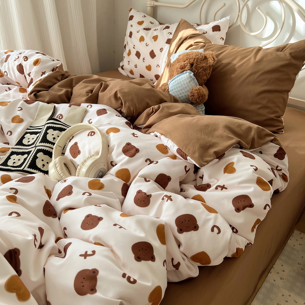 91家纺网 家纺一手货源 找家纺 繁花家居 2026简单款水洗棉四件套学生床三件套 咖心小熊