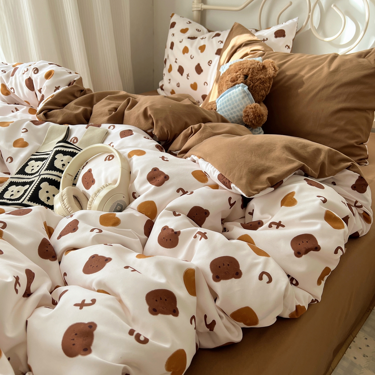 91家纺网 家纺一手货源 找家纺 繁花家居 2026简单款水洗棉四件套学生床三件套 咖心小熊