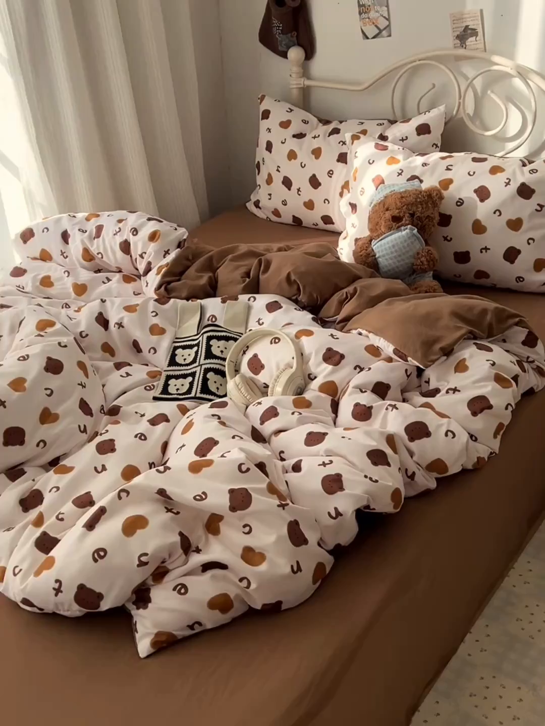 91家纺网 家纺一手货源 找家纺 繁花家居 2026简单款水洗棉四件套学生床三件套 咖心小熊