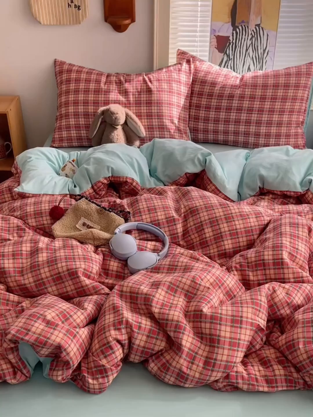 91家纺网 家纺一手货源 找家纺 繁花家居 2026简单款水洗棉四件套学生床三件套 红格撞青