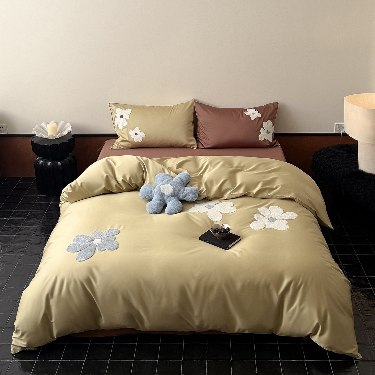 91家纺网 家纺一手货源 找家纺 鹿班家居 2026春季新品100S长绒棉毛巾绣系列四件套-克莱茵梦境（标准会员-20元） 克莱茵梦境-黄棕