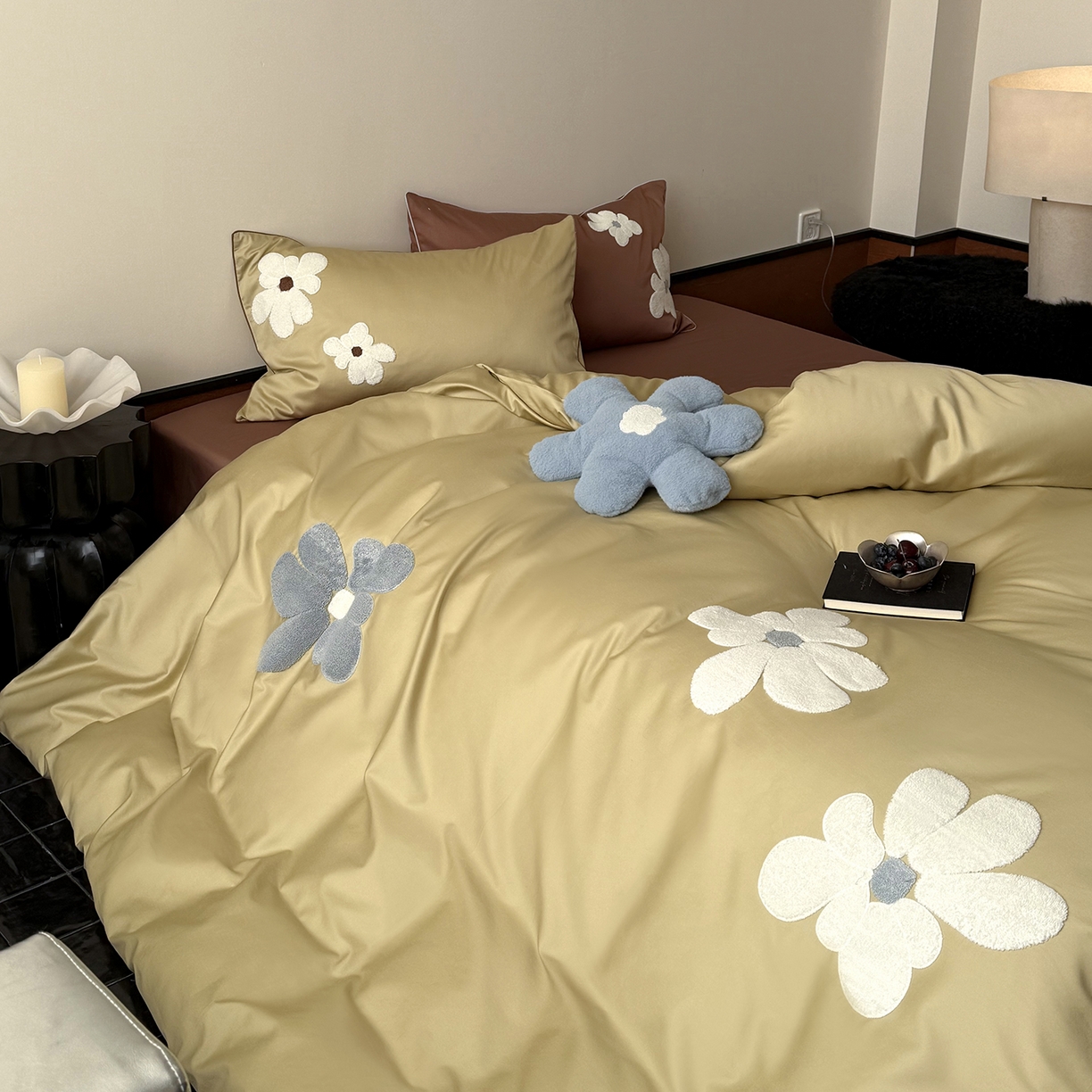 91家纺网 家纺一手货源 找家纺 鹿班家居 2026春季新品100S长绒棉毛巾绣系列四件套-克莱茵梦境（标准会员-20元） 克莱茵梦境-黄棕