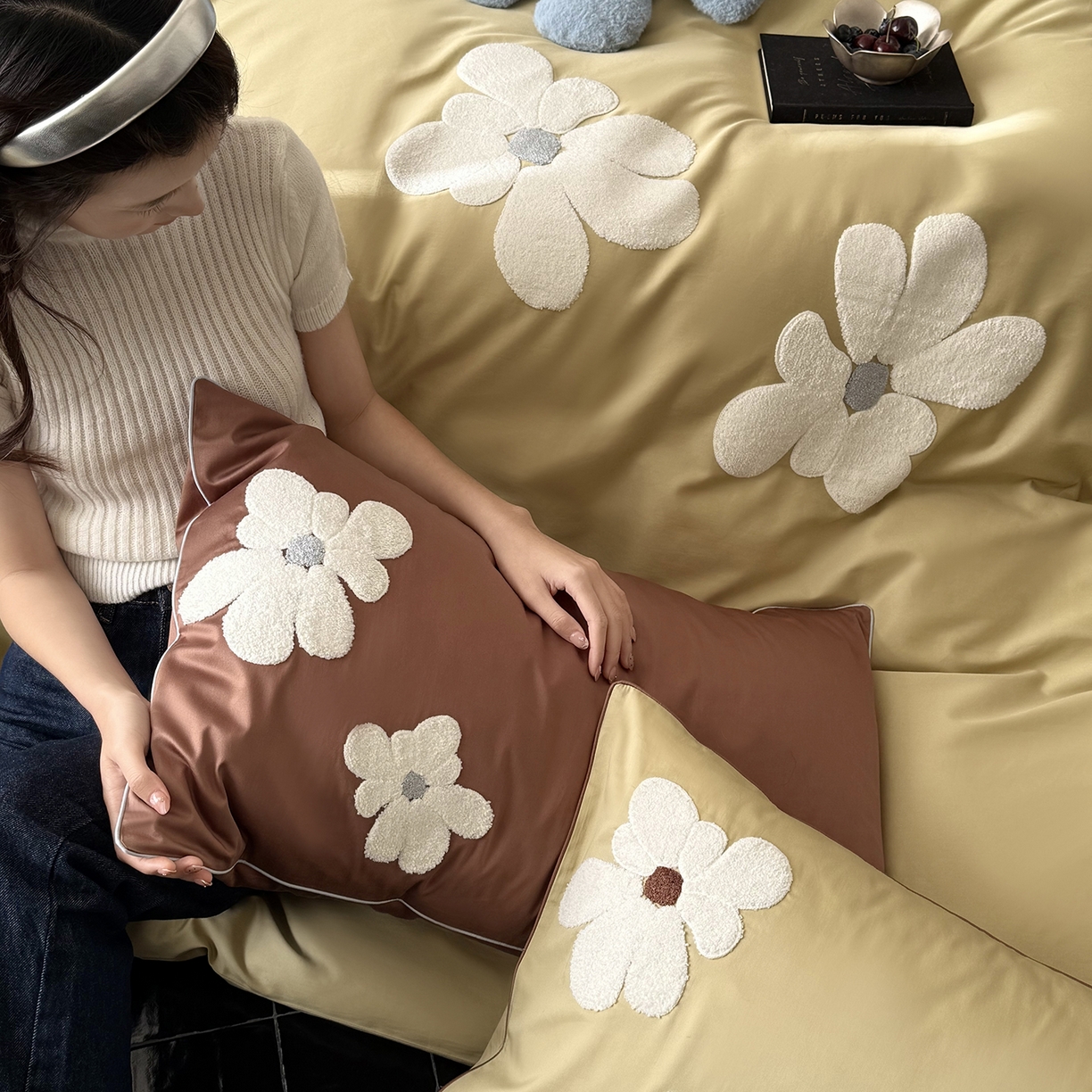 91家纺网 家纺一手货源 找家纺 鹿班家居 2026春季新品100S长绒棉毛巾绣系列四件套-克莱茵梦境（标准会员-20元） 克莱茵梦境-黄棕