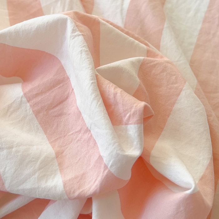 91家纺网 家纺一手货源 找家纺 爱彼家纺 2026春夏新款中条床单水洗棉亲肤柔软床单三件套-条纹系列一 雅粉中条