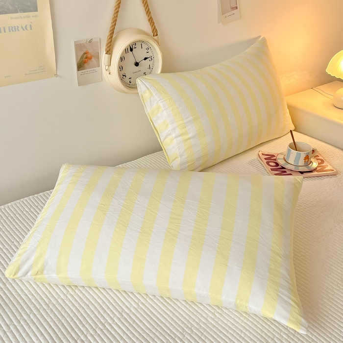 91家纺网 家纺一手货源 找家纺 爱彼家纺 2026新款条纹系列中条枕套一只一对装亲肤柔软-春夏新品 水洗棉条纹鹅黄