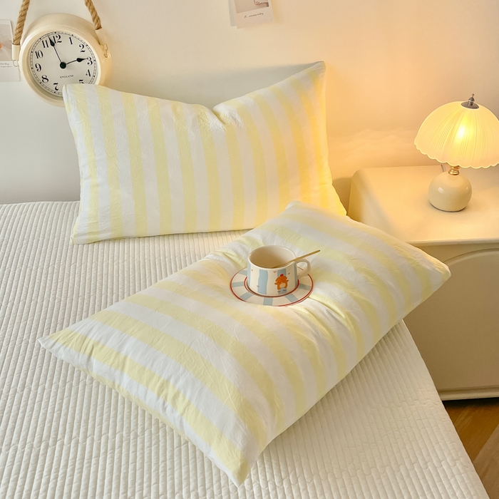91家纺网 家纺一手货源 找家纺 爱彼家纺 2026新款条纹系列中条枕套一只一对装亲肤柔软-春夏新品 水洗棉条纹鹅黄