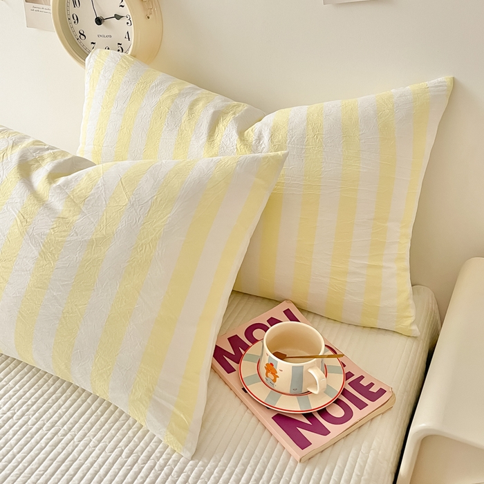 91家纺网 家纺一手货源 找家纺 爱彼家纺 2026新款条纹系列中条枕套一只一对装亲肤柔软-春夏新品 水洗棉条纹鹅黄
