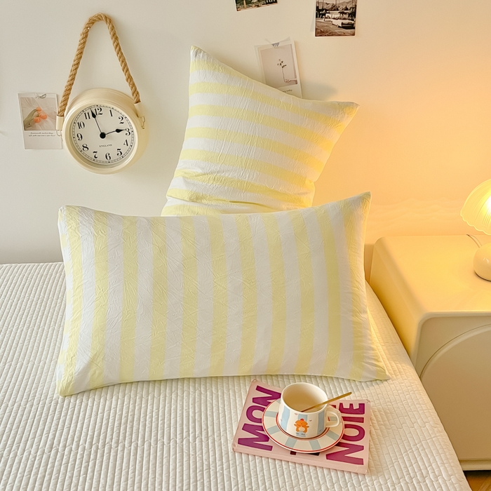 91家纺网 家纺一手货源 找家纺 爱彼家纺 2026新款条纹系列中条枕套一只一对装亲肤柔软-春夏新品 水洗棉条纹鹅黄