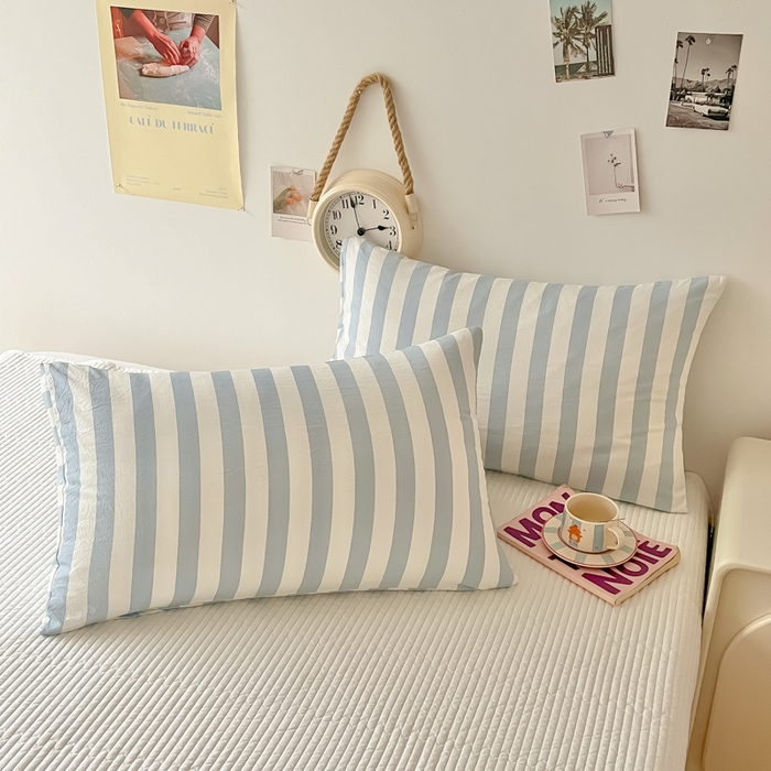 91家纺网 家纺一手货源 找家纺 爱彼家纺 2026新款条纹系列中条枕套一只一对装亲肤柔软-春夏新品 水洗棉条纹兰灰