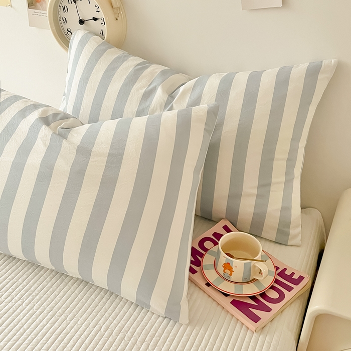 91家纺网 家纺一手货源 找家纺 爱彼家纺 2026新款条纹系列中条枕套一只一对装亲肤柔软-春夏新品 水洗棉条纹兰灰